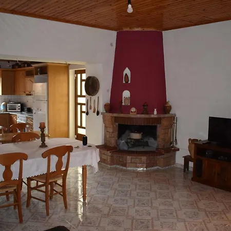 Holiday home Fotini's Stonehouse Khomateron