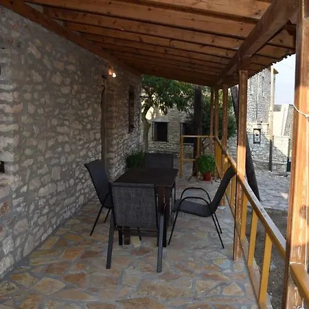 Fotini's Stonehouse Holiday home