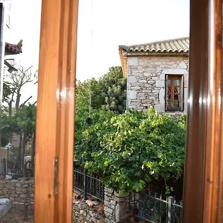 Fotini's Stonehouse Holiday home *